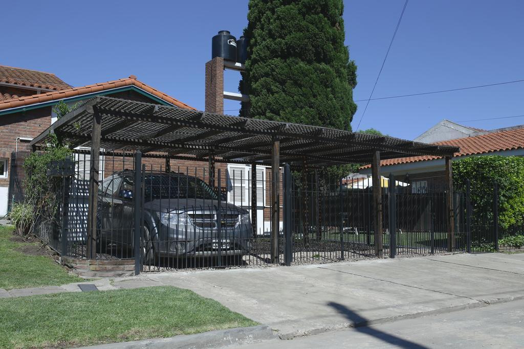 Bernie'S Bed & Breakfast , A 3 Kilometros Del Aerop Ezeiza, Van ,In-Out, Free Ezeiza Airport Extérieur photo