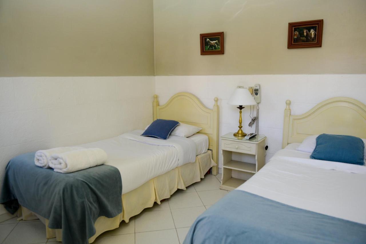 Bernie'S Bed & Breakfast , A 3 Kilometros Del Aerop Ezeiza, Van ,In-Out, Free Ezeiza Airport Extérieur photo